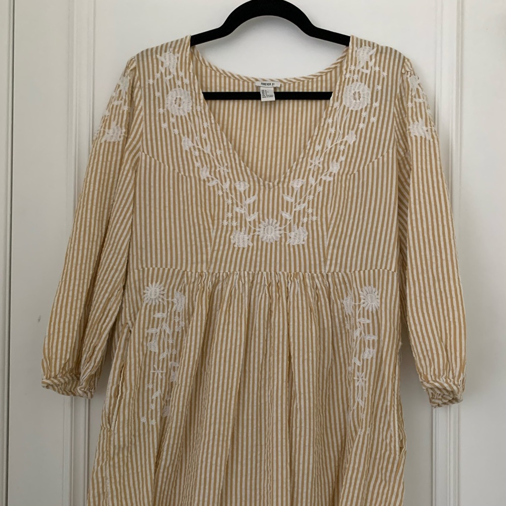 Cute flower detailed dress